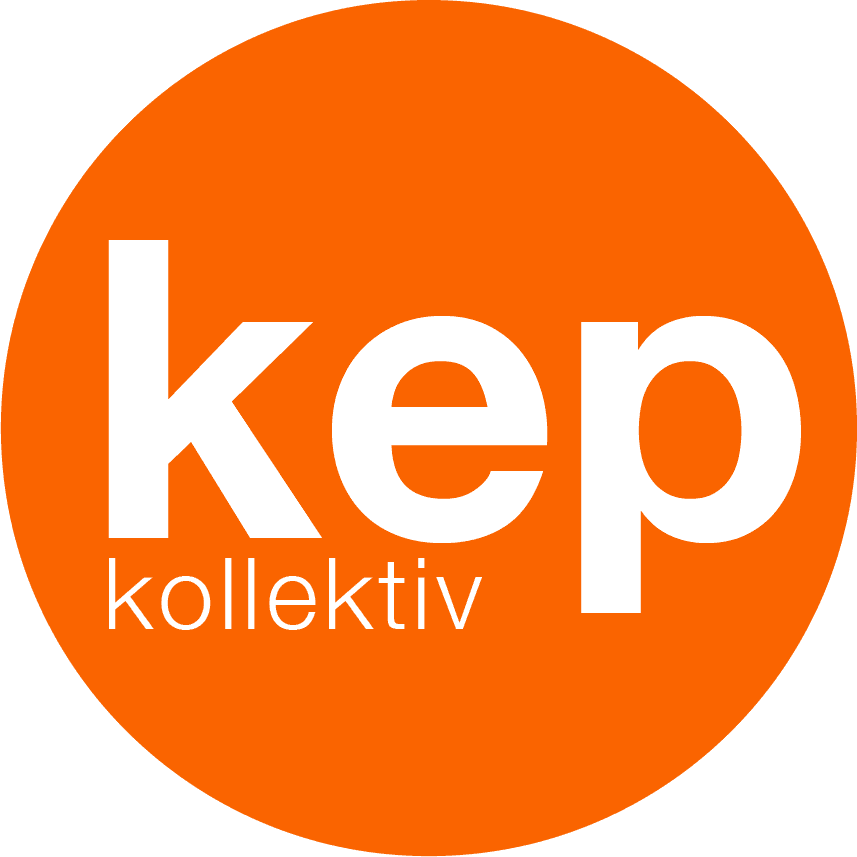 Logo des kep_kollektivs: weißer Schriftzug auf orangem Kreis